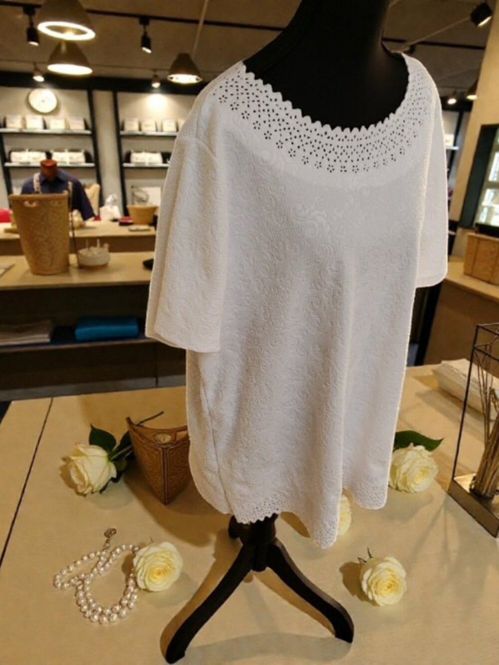 Rebecca Malone White Embossed Eyelet Scoop Neck Tunic Top ✨Size: 1X✨ - Picture 7 of 11